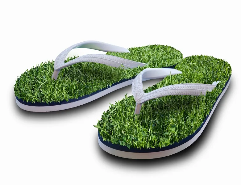 Pasto sintético en tus pies