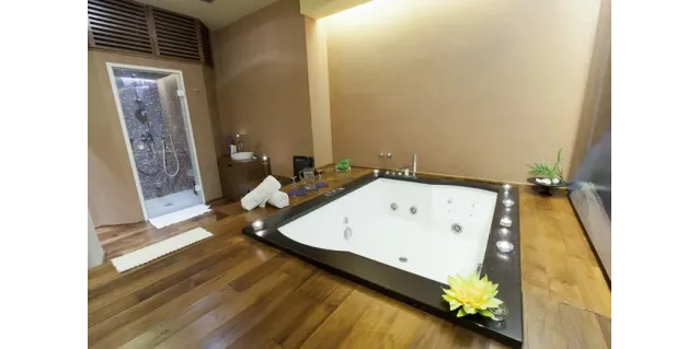 Reinventa tu baño con un piso de madera