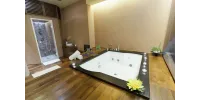 Reinventa tu baño con un piso de madera