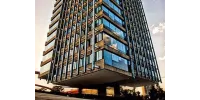 Edificio Celanese, prácticamente flota sobre una estructura de concreto