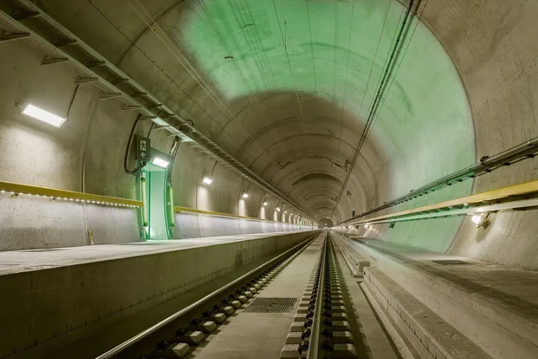 El túnel de tren más largo del mundo