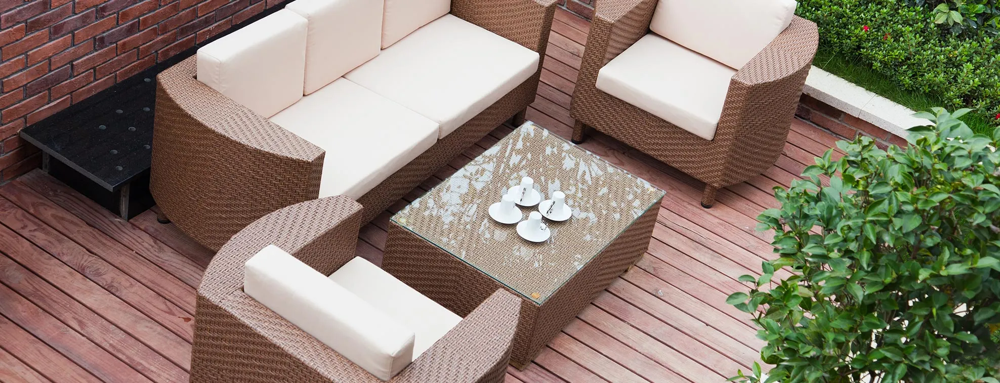 Diferencias entre deck sintético residencial y comercial