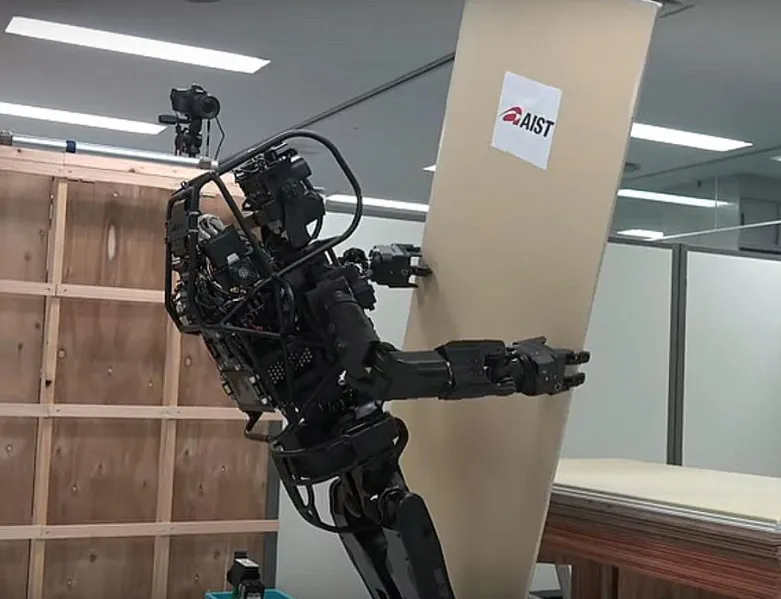 Robot autónomo instala placas de yeso por sí mismo