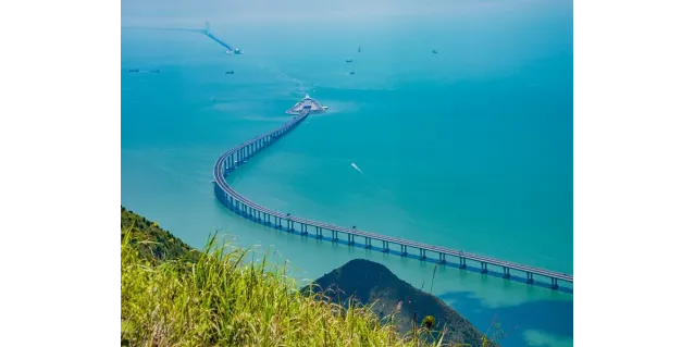 El puente que une a Hong Kong con China