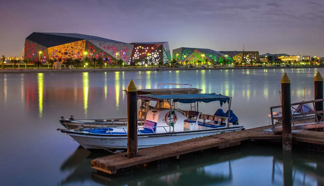 Centro Cultural Sheik Jaber Al-Ahmad: Inspiración del arte islámico en su fachada￼