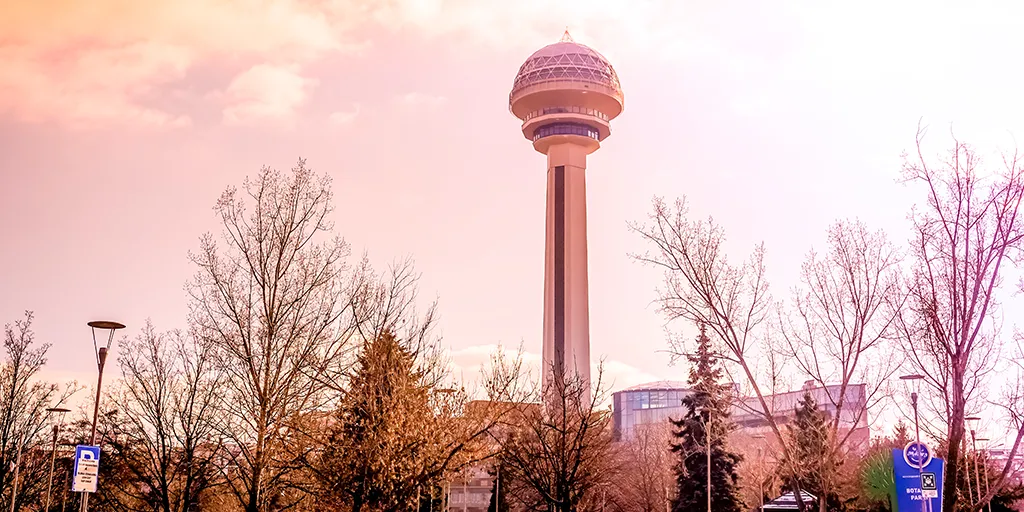 Torre de Atakule, Ankara, Turquía 