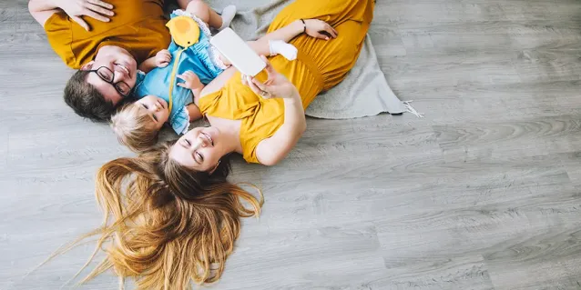 ¿Qué tan adecuados son los pisos laminados para zonas de la casa con alto tráfico?