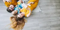 ¿Qué tan adecuados son los pisos laminados para zonas de la casa con alto tráfico?