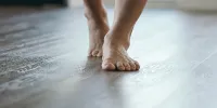 ¿Son antideslizantes los pisos vinílicos?