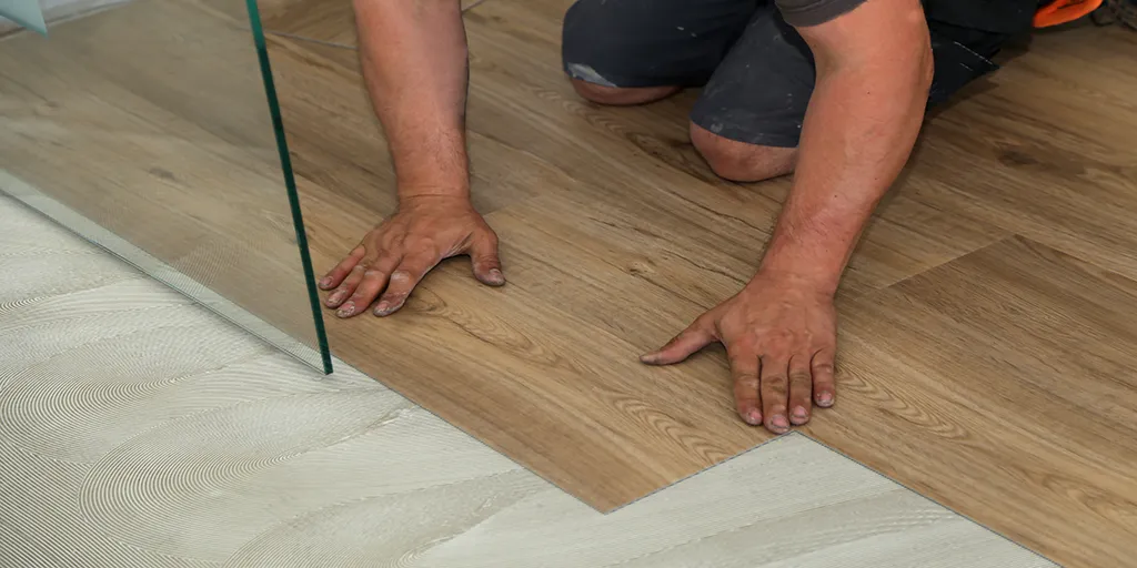 ¿Se pueden combinar con otros materiales los pisos vinílicos?