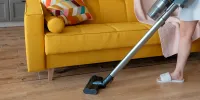 ¿Cómo deben limpiarse los pisos laminados?