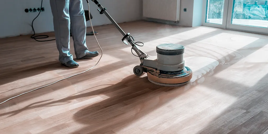 ¿Pueden los pisos laminados ser pulidos para darles un aspecto nuevo?
