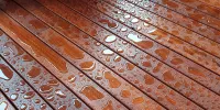 ¿Qué tan resistente es un deck sintético a las manchas?