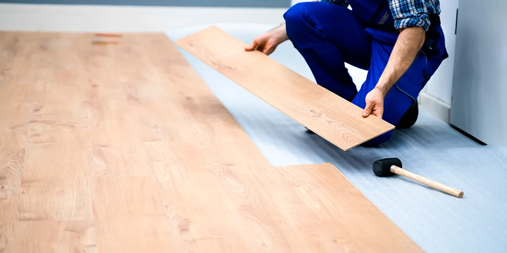 ¿Qué tan fácil es reparar un piso de madera de ingeniería?