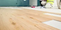 ¿Se pueden utilizar los pisos vinílicos en ambientes comerciales?