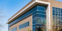 ¿Cuáles son las ventajas de utilizar una fachada flexible en un edificio?