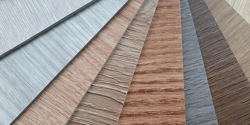 ¿Qué es un panel de PVC para interiores y cómo se utiliza en la construcción?
