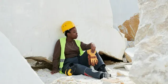 ¿Cuáles son los materiales utilizados en la construcción de muros de piedra digital?